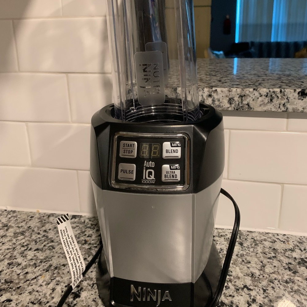 Brand new only used once comes with the three cups